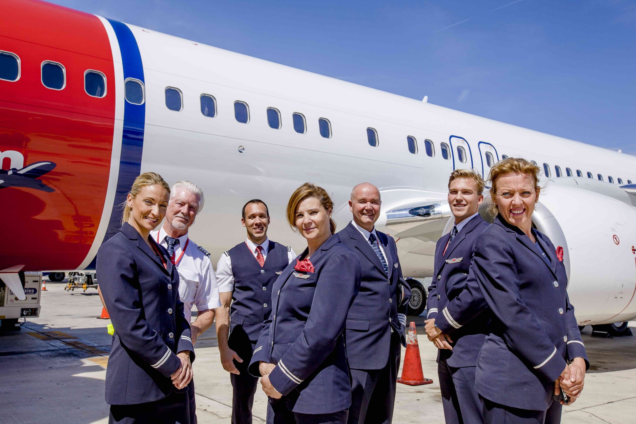 Сайт авиакомпании. Норведжиан Эйрлайнс. Norwegian Airlines Cabin Crew. Форма норвежских авиалиний. Региональные авиакомпании Норвегии.