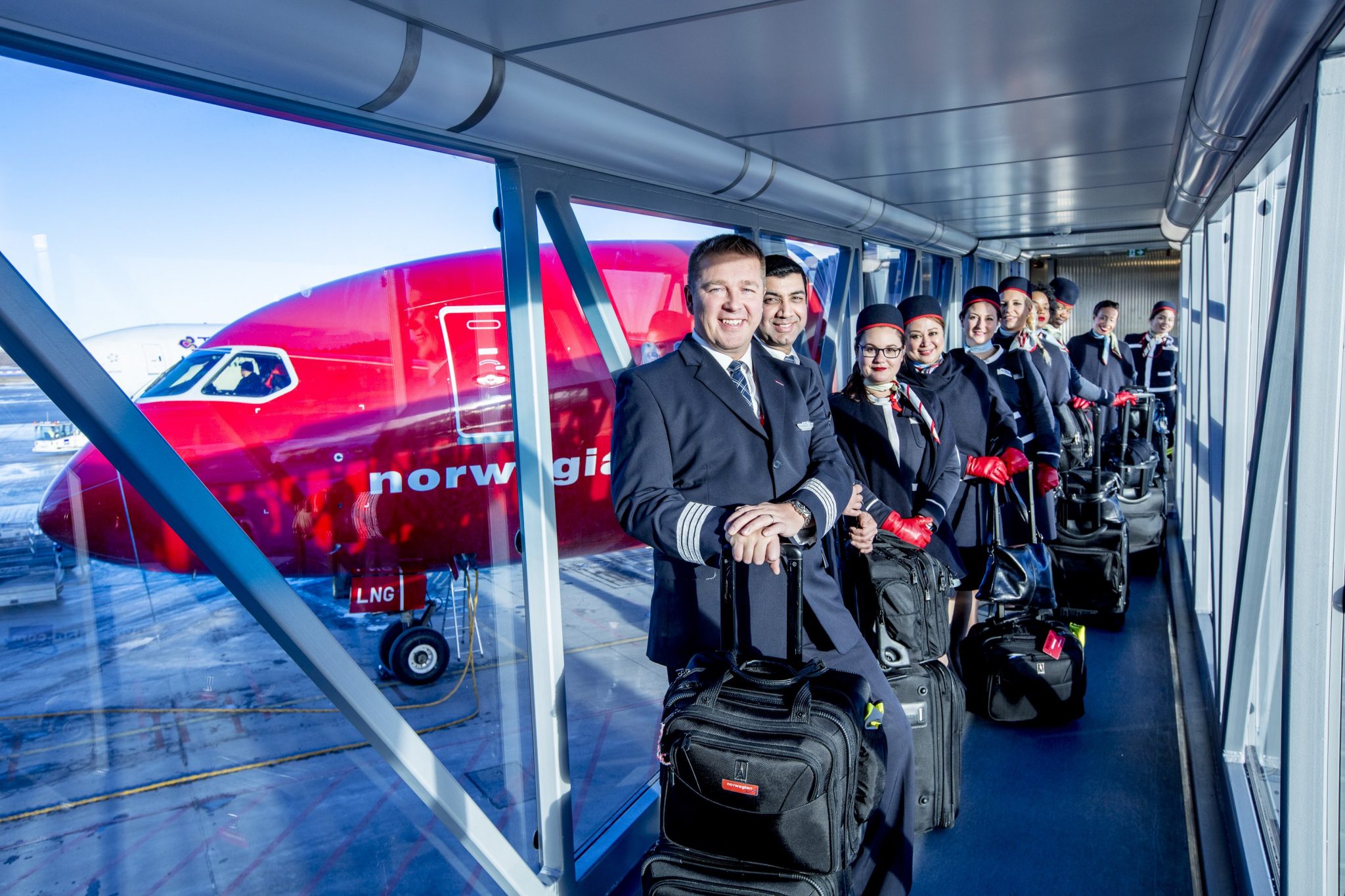 Flying crew. Norwegian Airlines Cabin Crew. Norwegian Air International. Экипаж норвежского. Norway Airlines Crew.