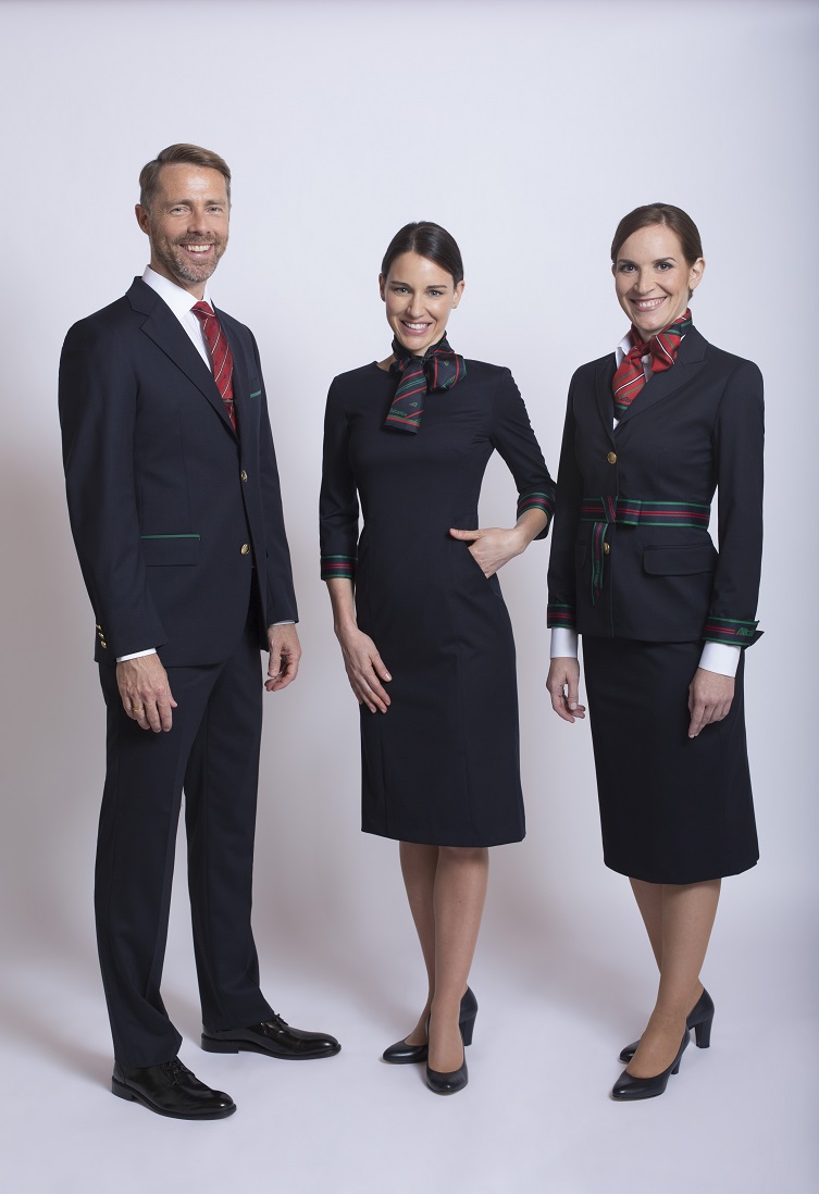 Het nieuwe uniform is veel gedempter dan de huidige, door Bilotta ontworpen collectie. Photo Credit: Alitalia