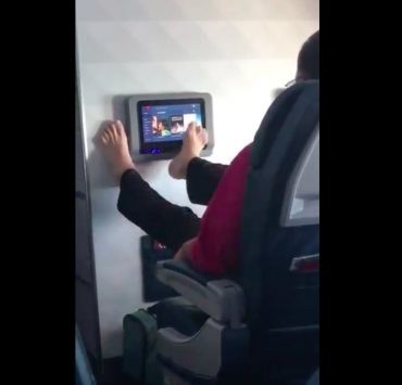WATCH: Video of Delta Passenger Using Their TOES to Control Seatback TV Goes Viral