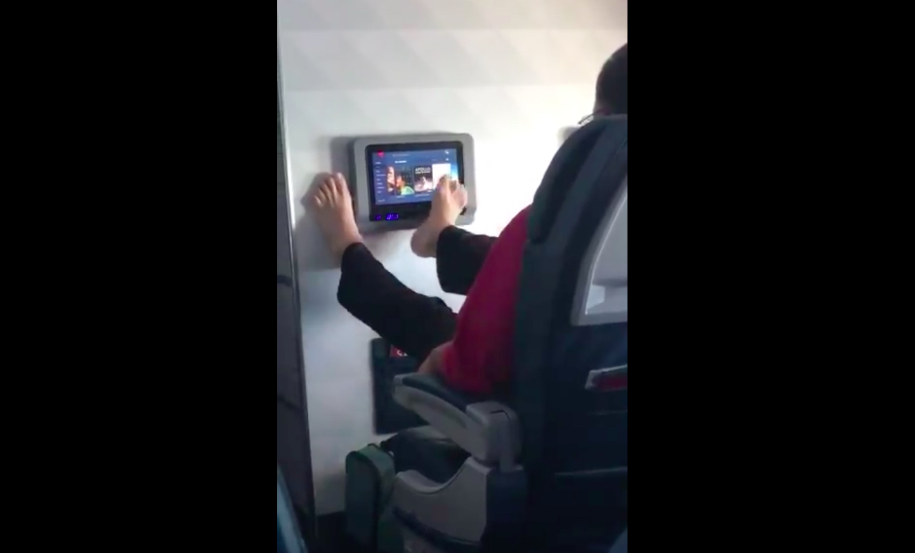 WATCH: Video of Delta Passenger Using Their TOES to Control Seatback TV Goes Viral