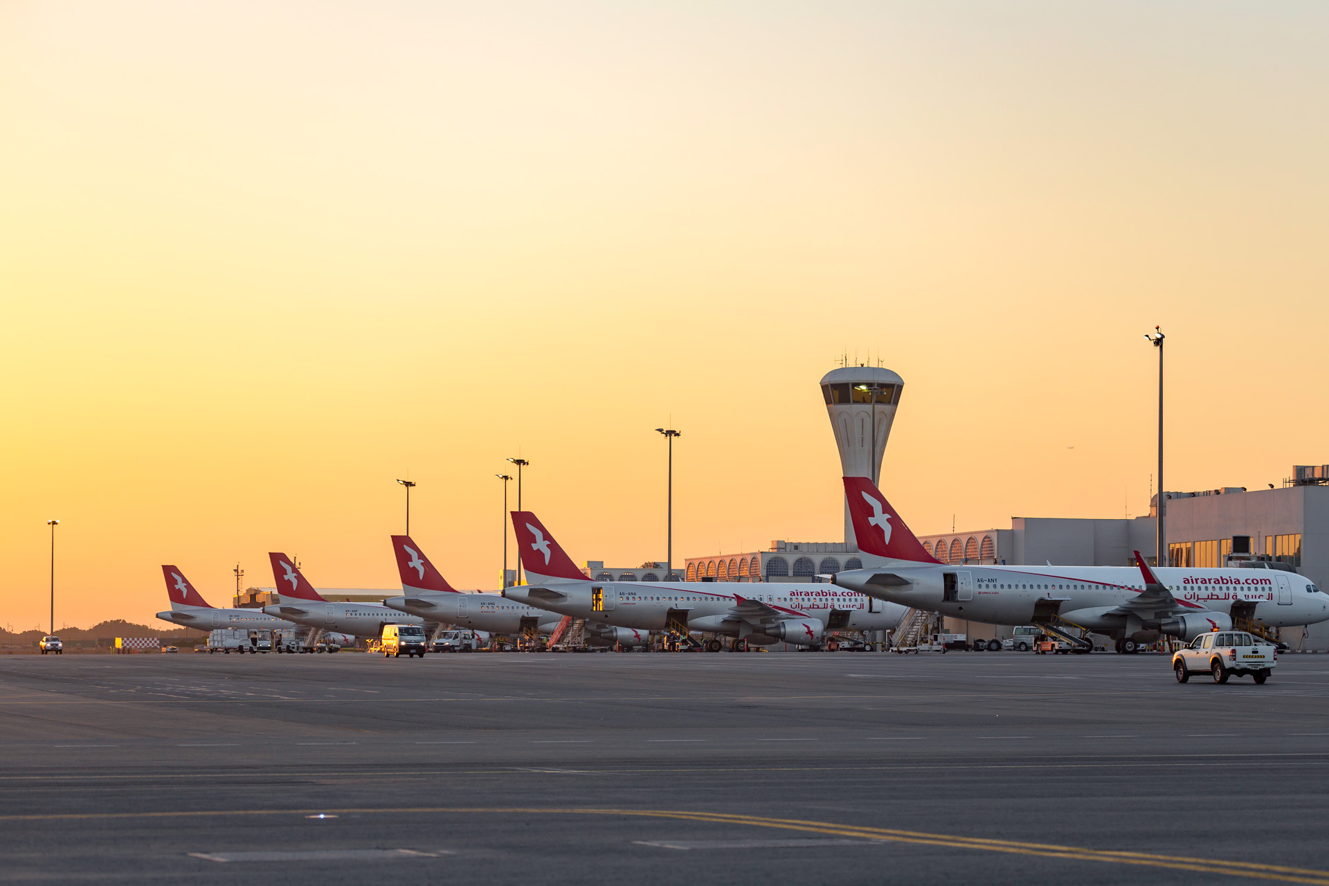 Аэропорт шарджа фото. Аэропорт Шарджа. Аэропорт в Шардже ОАЭ. A320 Air Arabia Шарджа Москва. Шарджа , SHJ.