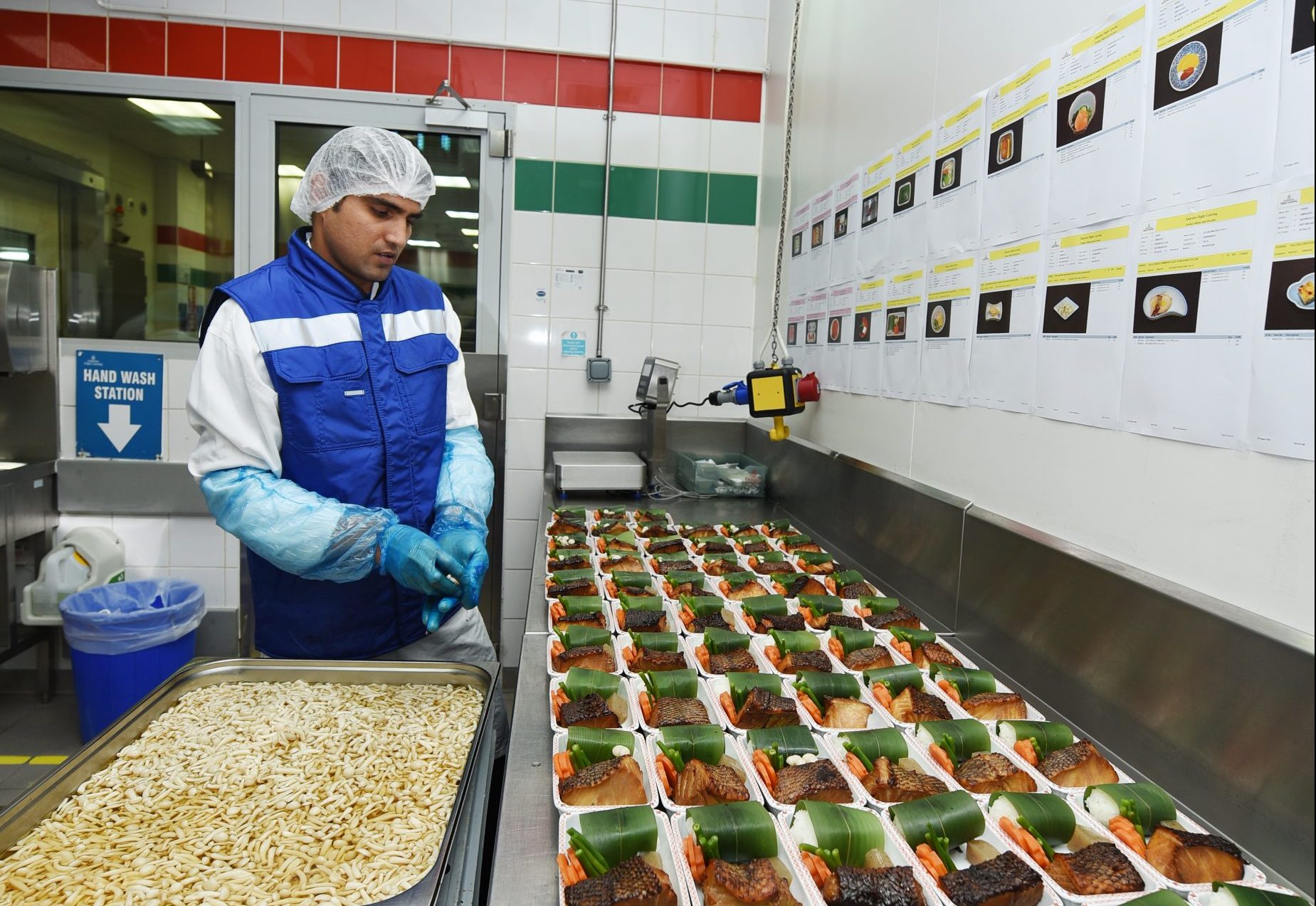 emirates-sets-up-dedicated-kosher-food-production-facility-as-direct