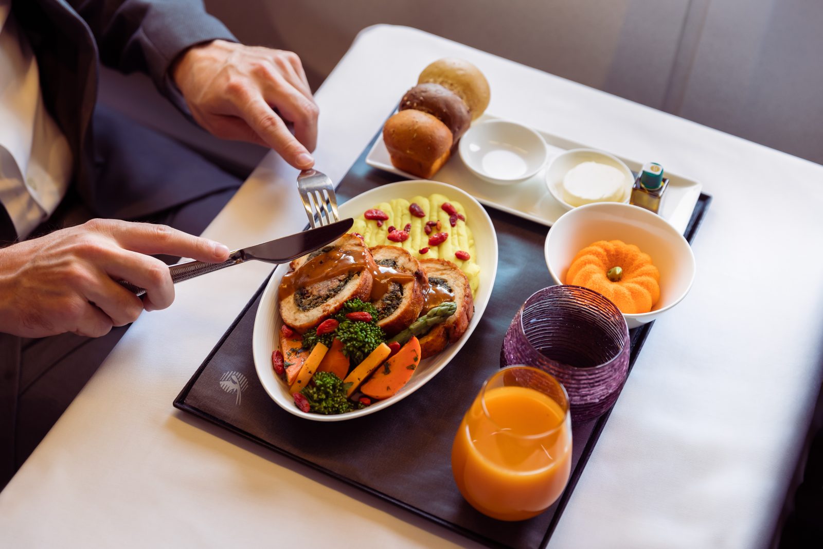 qatar airways business class food
