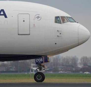 Delta Apologizes To Family That Was Kicked Off A Plane Over A Toddler's  Seat : The Two-Way : NPR