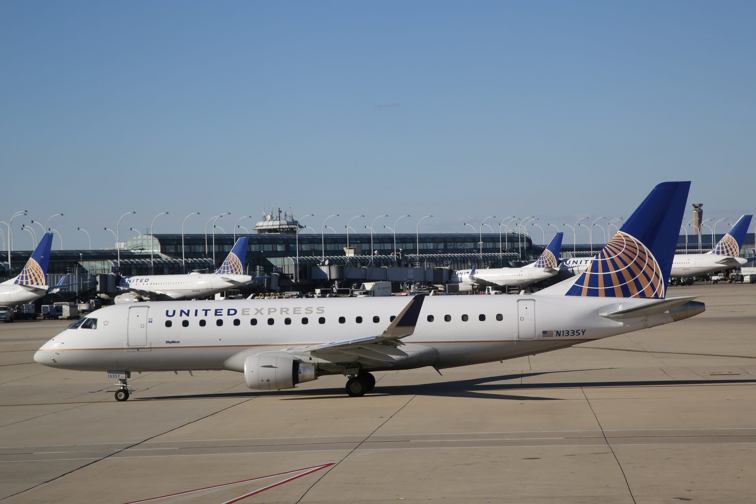 Toronto Blue Jays Pitcher Blasts United Airlines After Flight Attendant ...