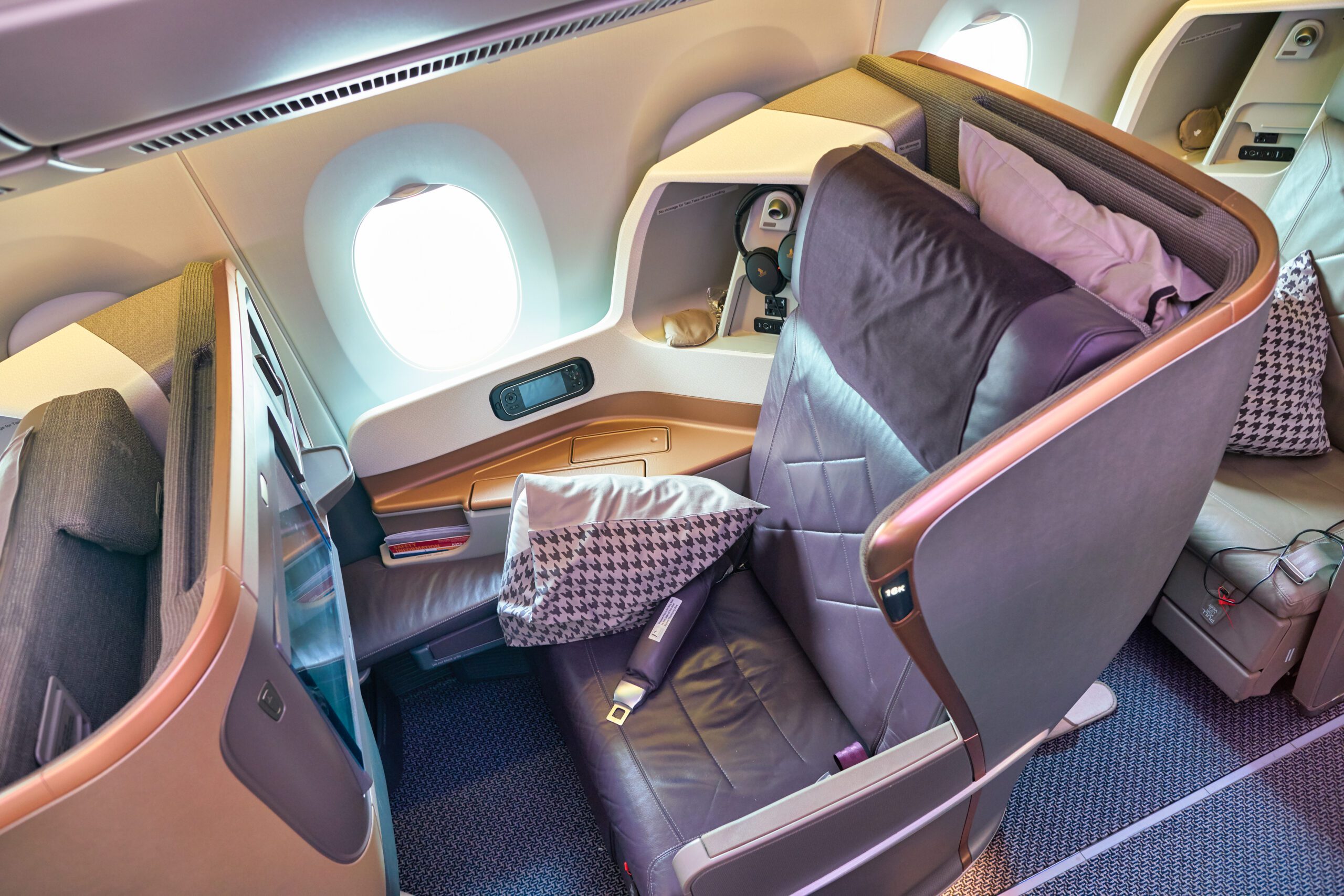 Singapore Airlines Business Class Passenger Wins $2,400 in Compensation ...