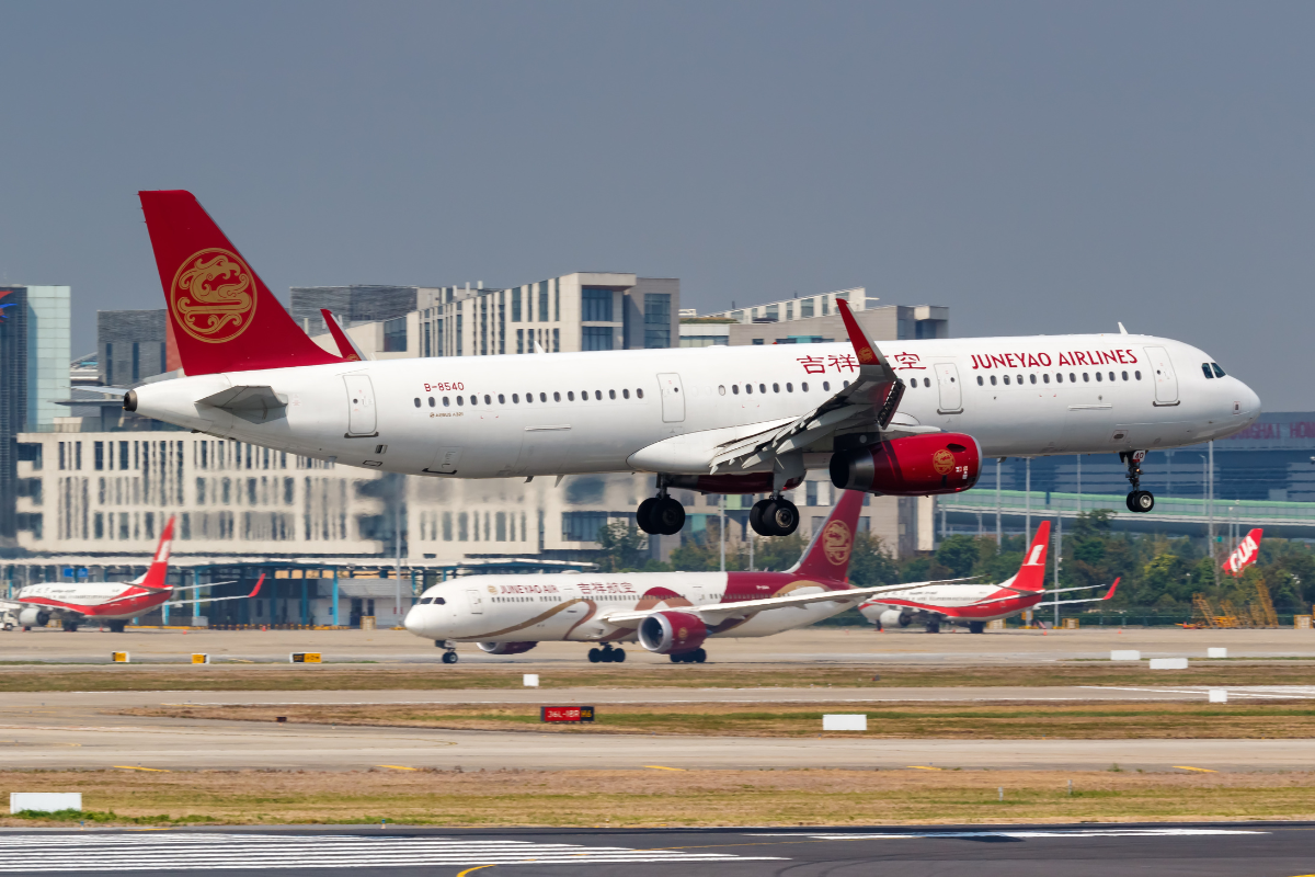 Passengers in China are criticized for locking a crying toddler in an airplane toilet to “educate” him